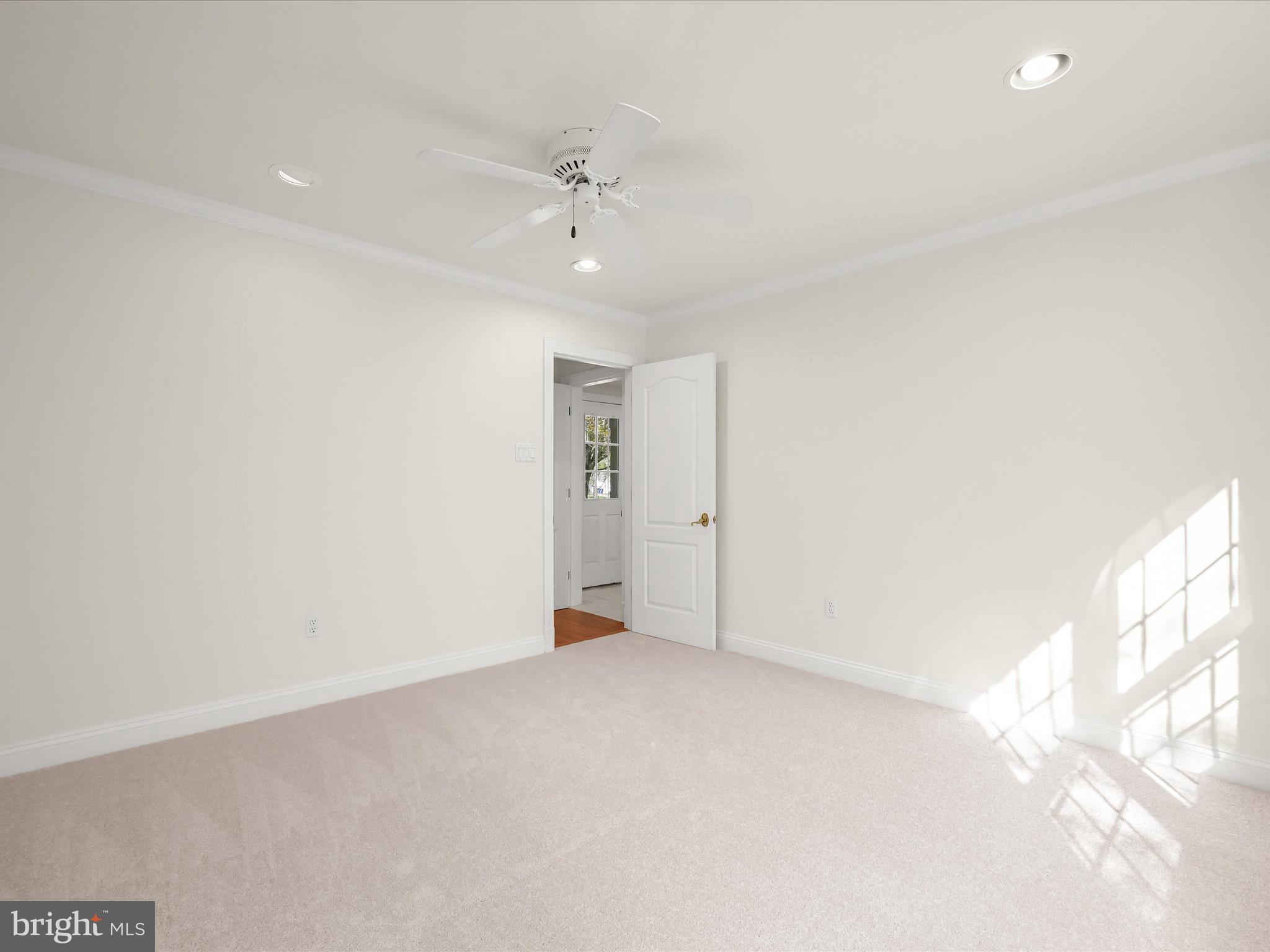 RIVER HILL - Residential