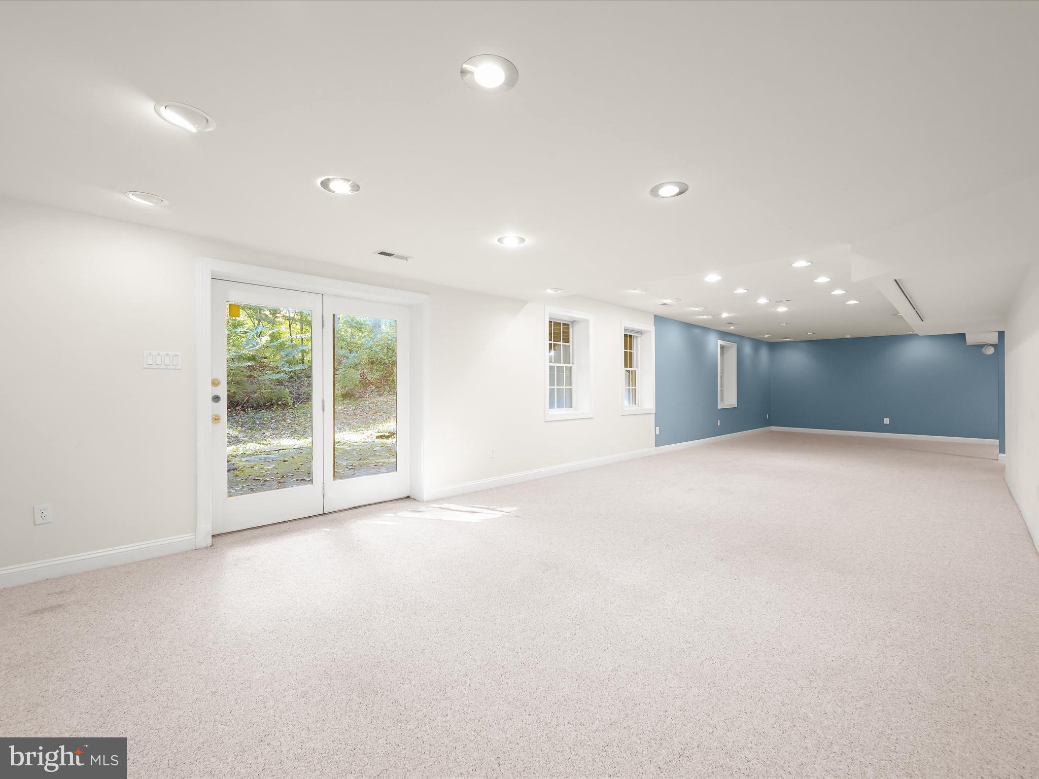 RIVER HILL - Residential