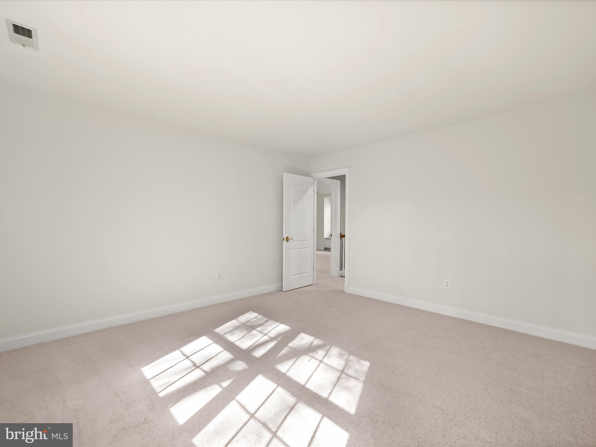 RIVER HILL - Residential