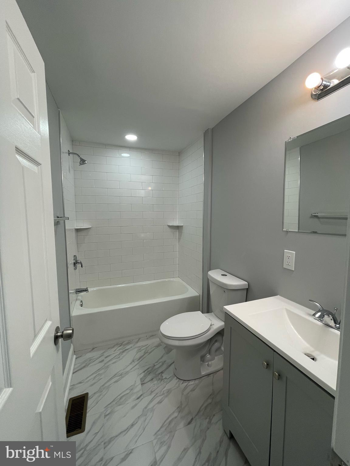 BROADWAY EAST - Residential Lease