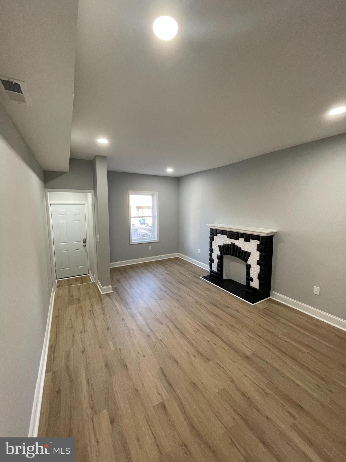 BROADWAY EAST - Residential Lease