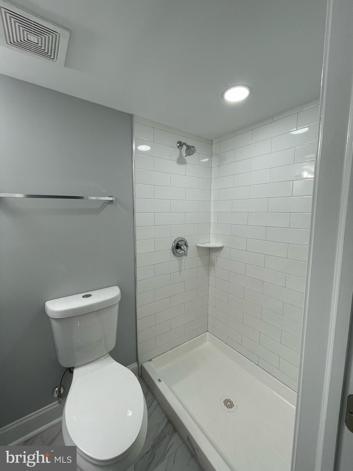 BROADWAY EAST - Residential Lease