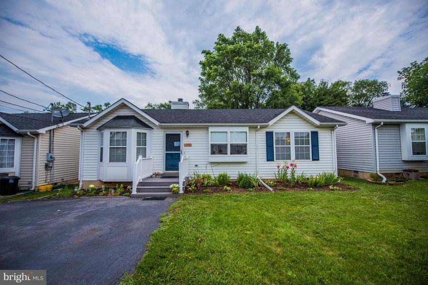 Nice starter home very neat and clean new counter tops laminate floors wood burning fireplace large screened porch.very open floor plan vaulted ceilings Close to shopping and downtown Nice large back yard Heat Pump only 4 to 5 years old roof only about 7 years old