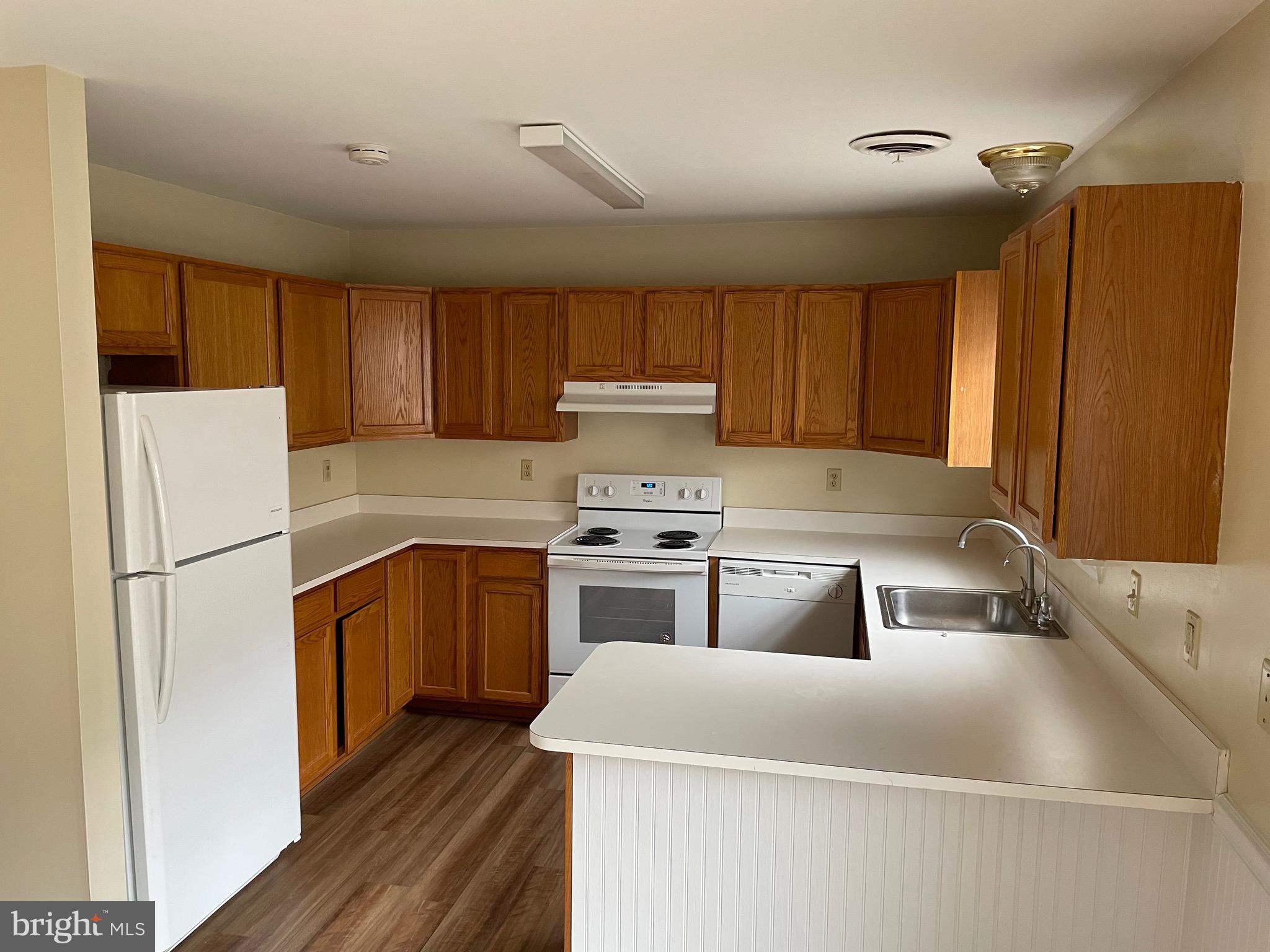 GEORGETOWN SQUARE - Residential Lease