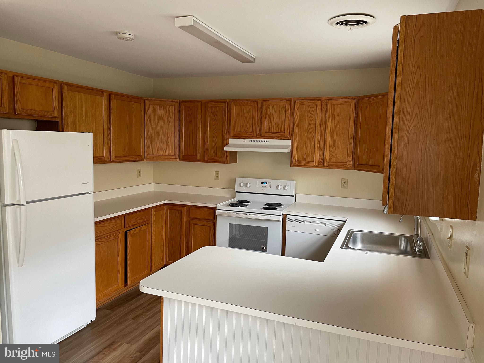 GEORGETOWN SQUARE - Residential Lease