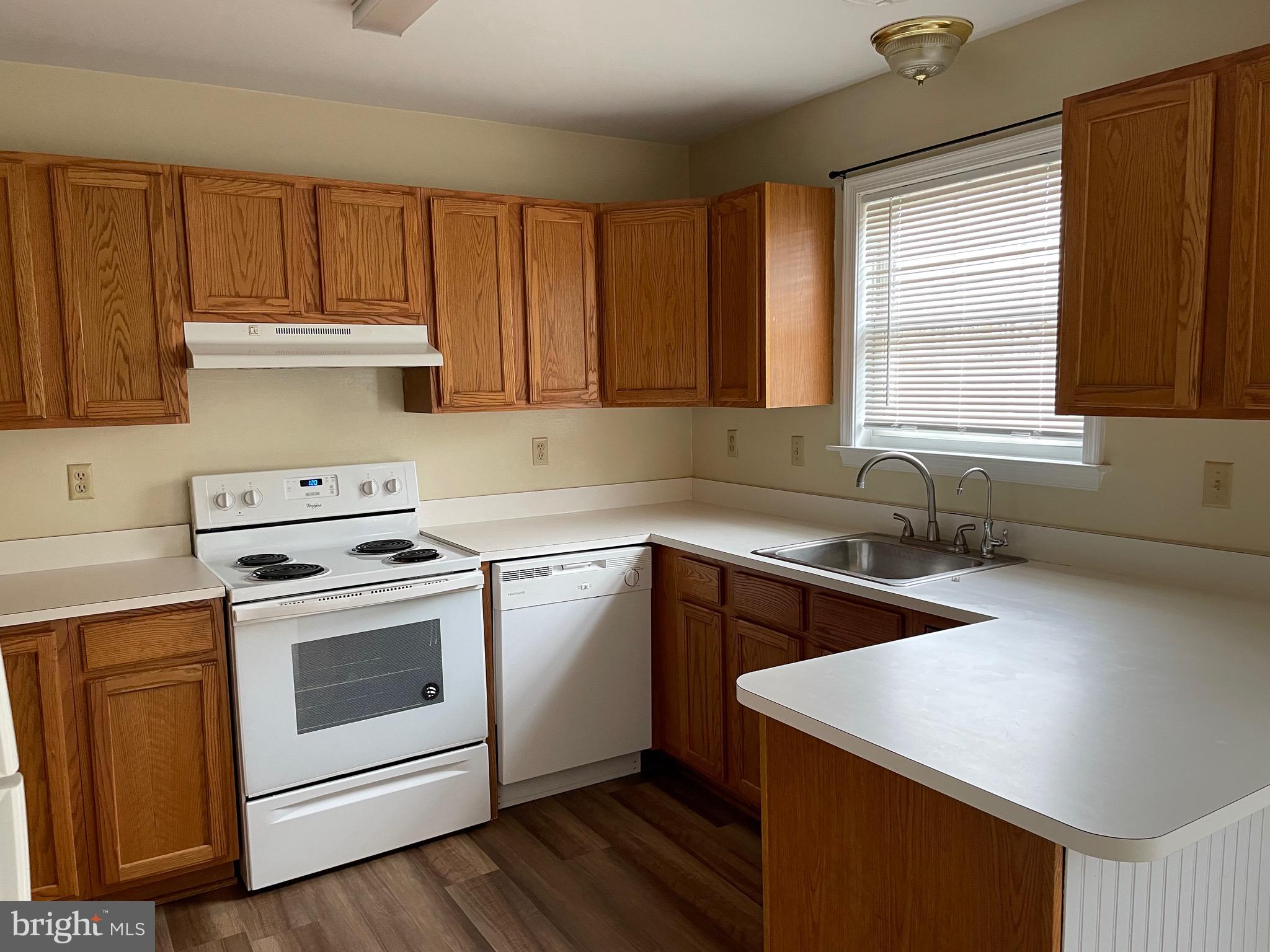 GEORGETOWN SQUARE - Residential Lease