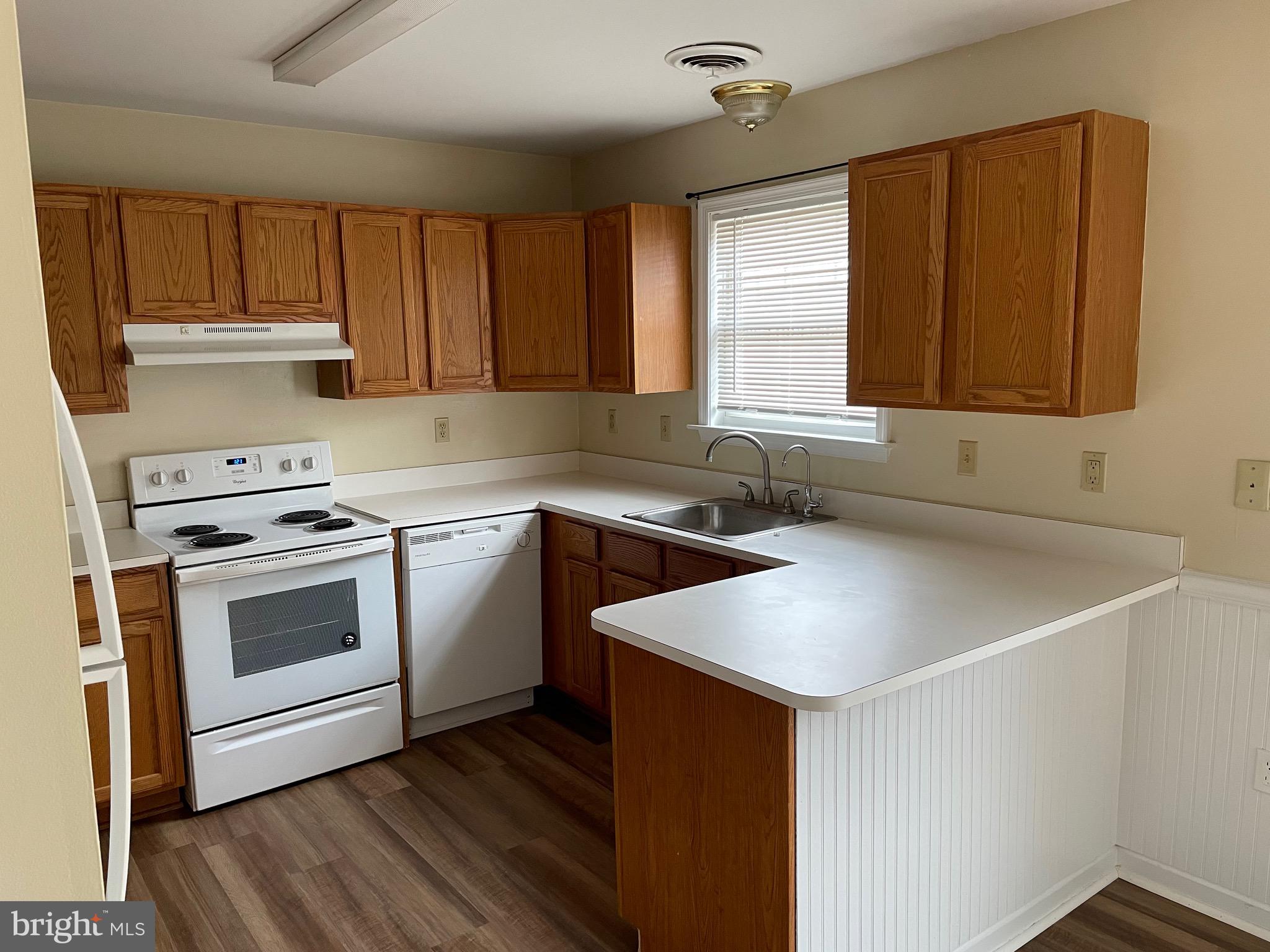 GEORGETOWN SQUARE - Residential Lease