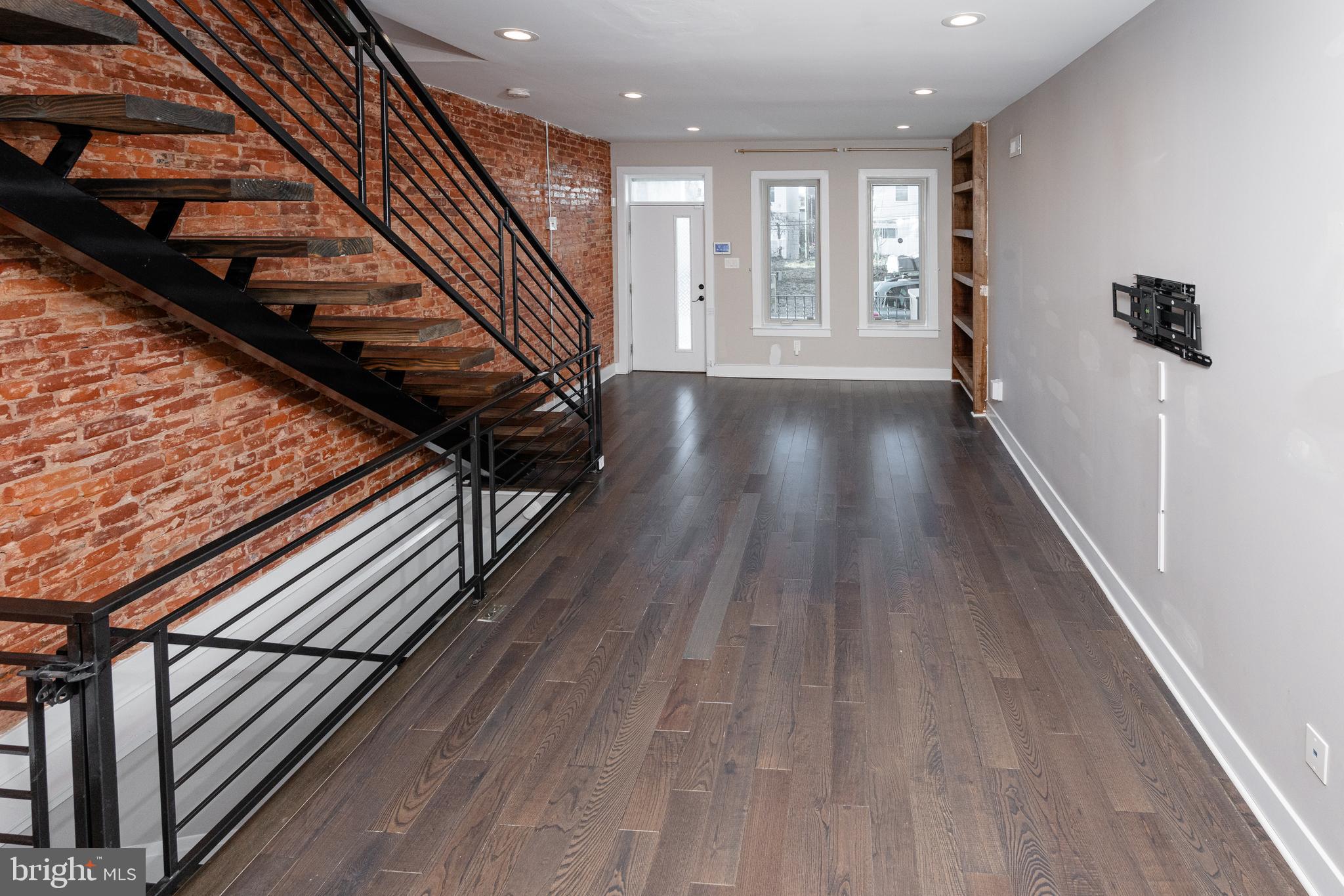 1443 N HOLLYWOOD STREET