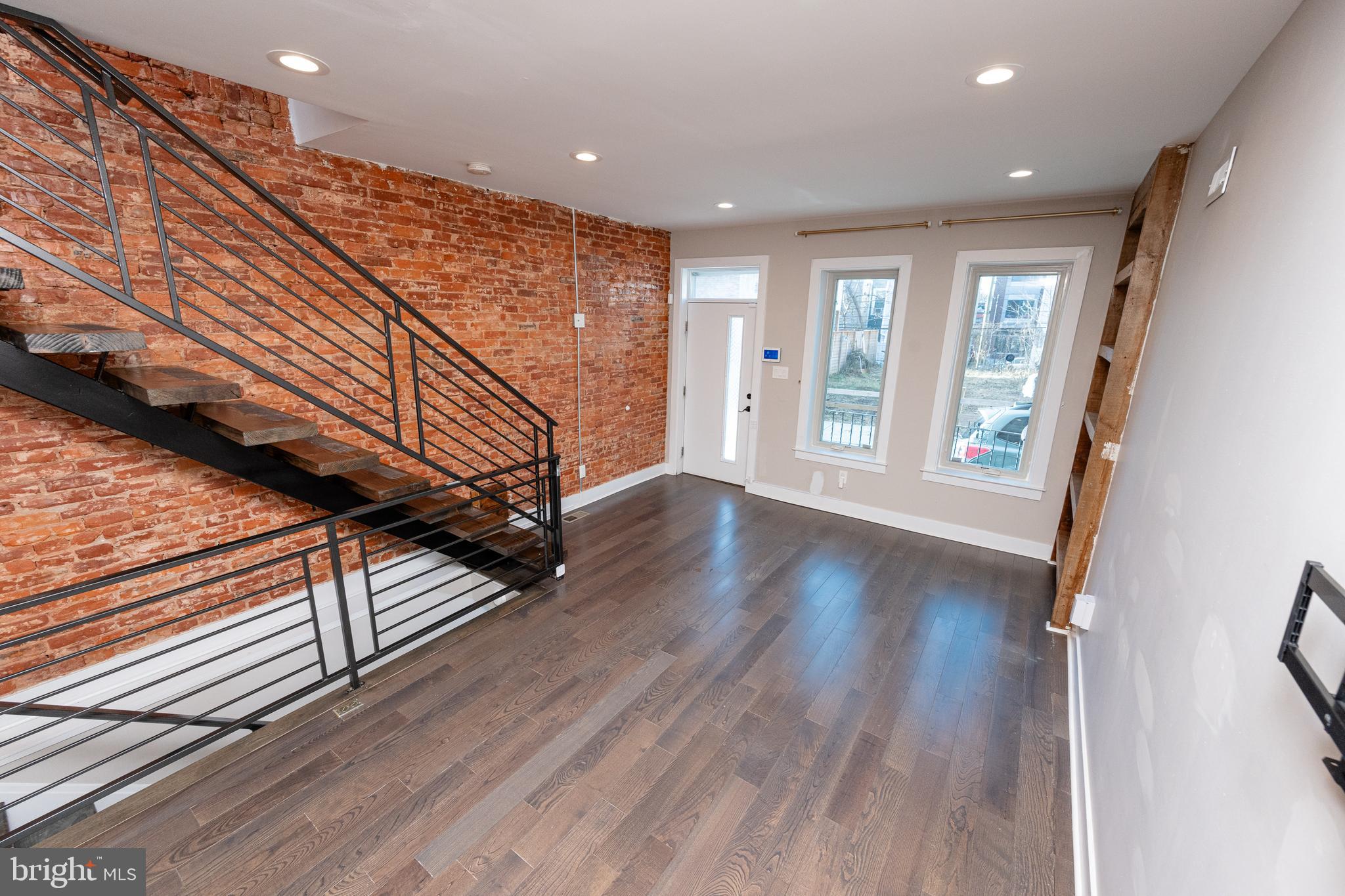 1443 N HOLLYWOOD STREET