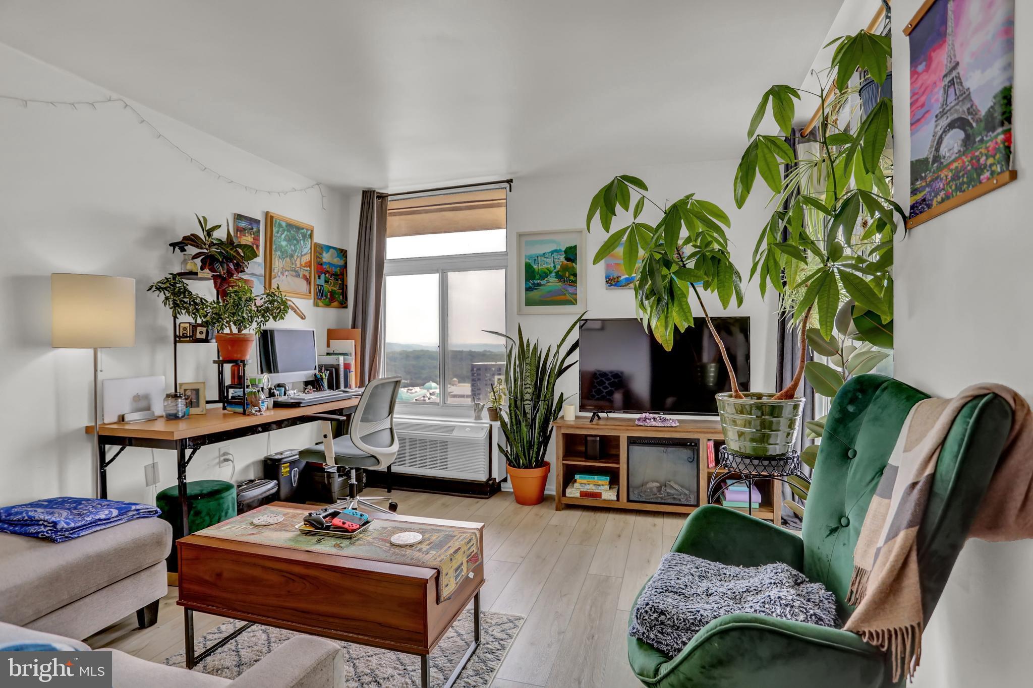 PENTHOUSE CONDOMINIUMS - Residential Lease