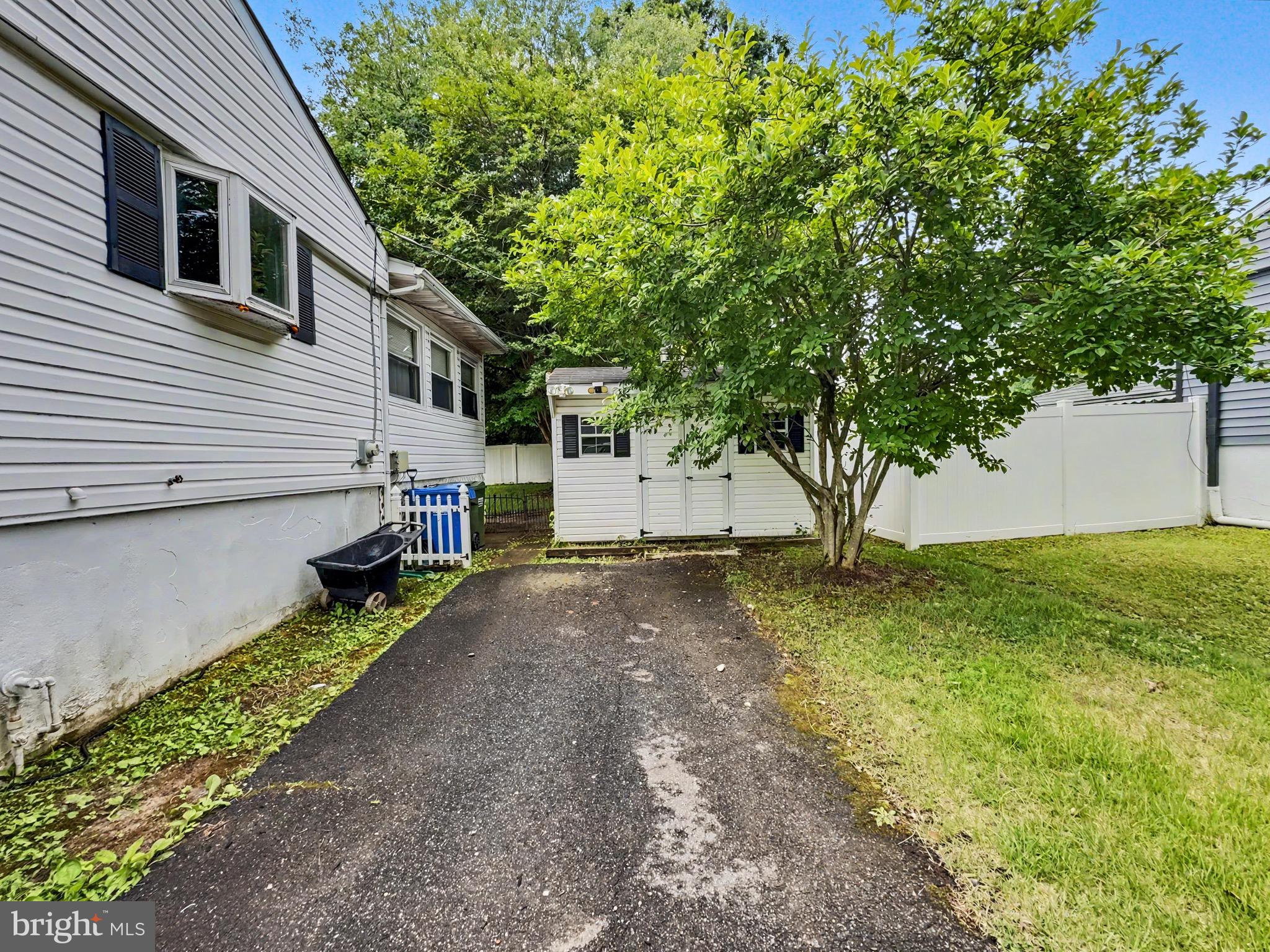 602 LACEWOOD DRIVE