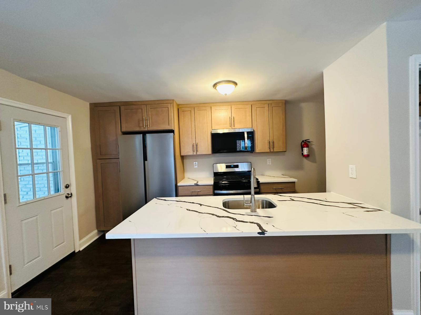 EAST FALLS - Residential Lease