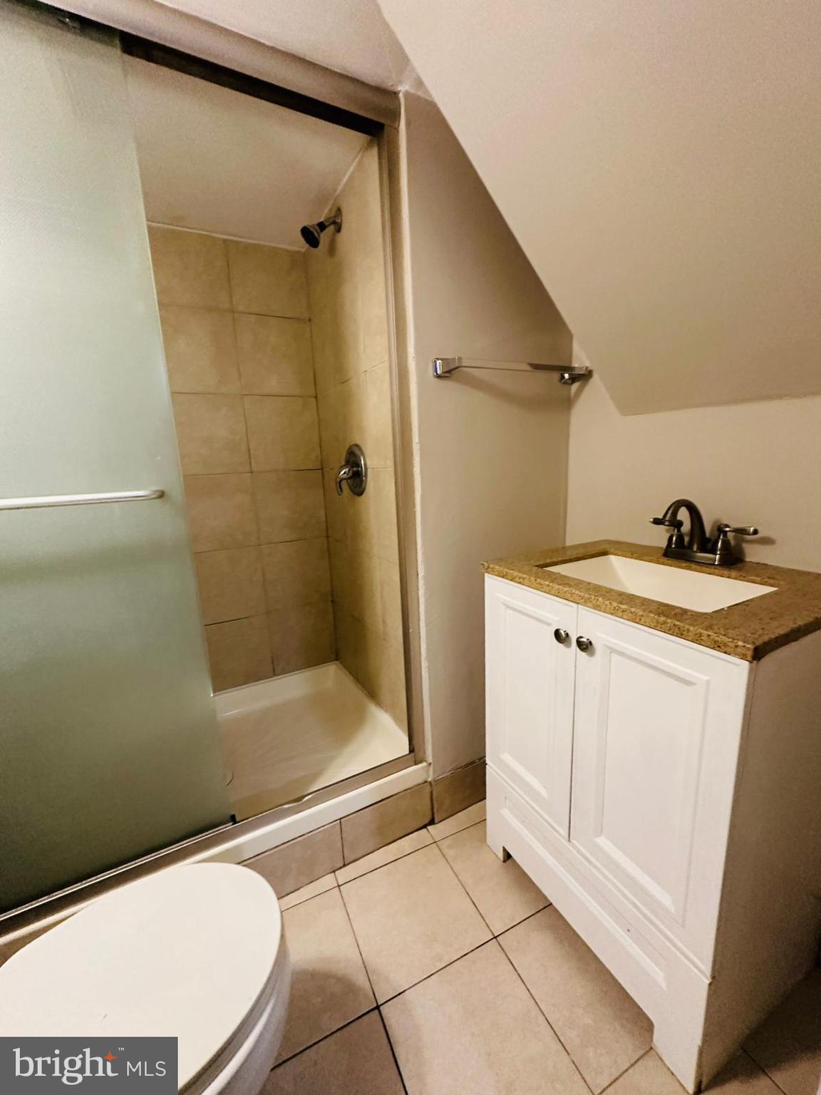 EAST FALLS - Residential Lease