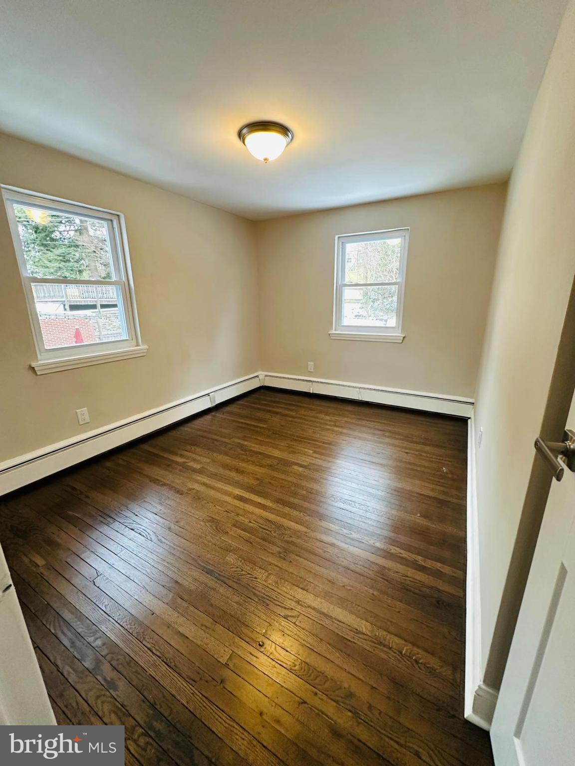 EAST FALLS - Residential Lease