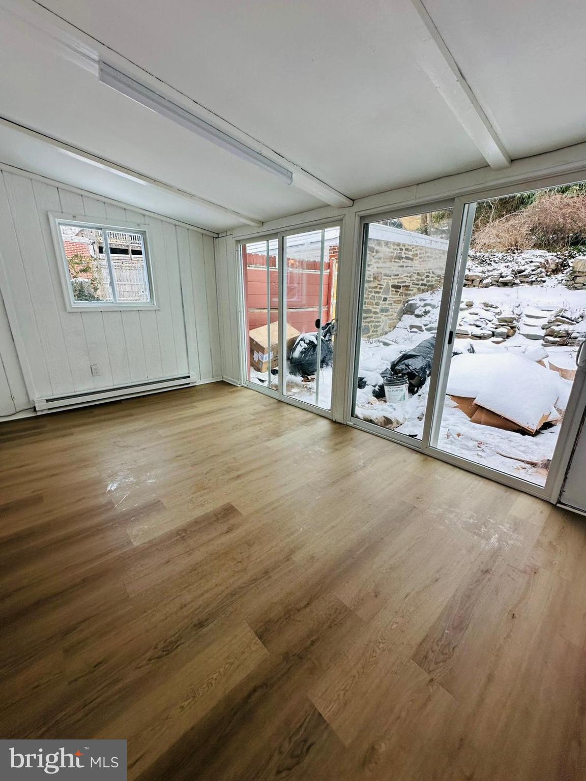 EAST FALLS - Residential Lease