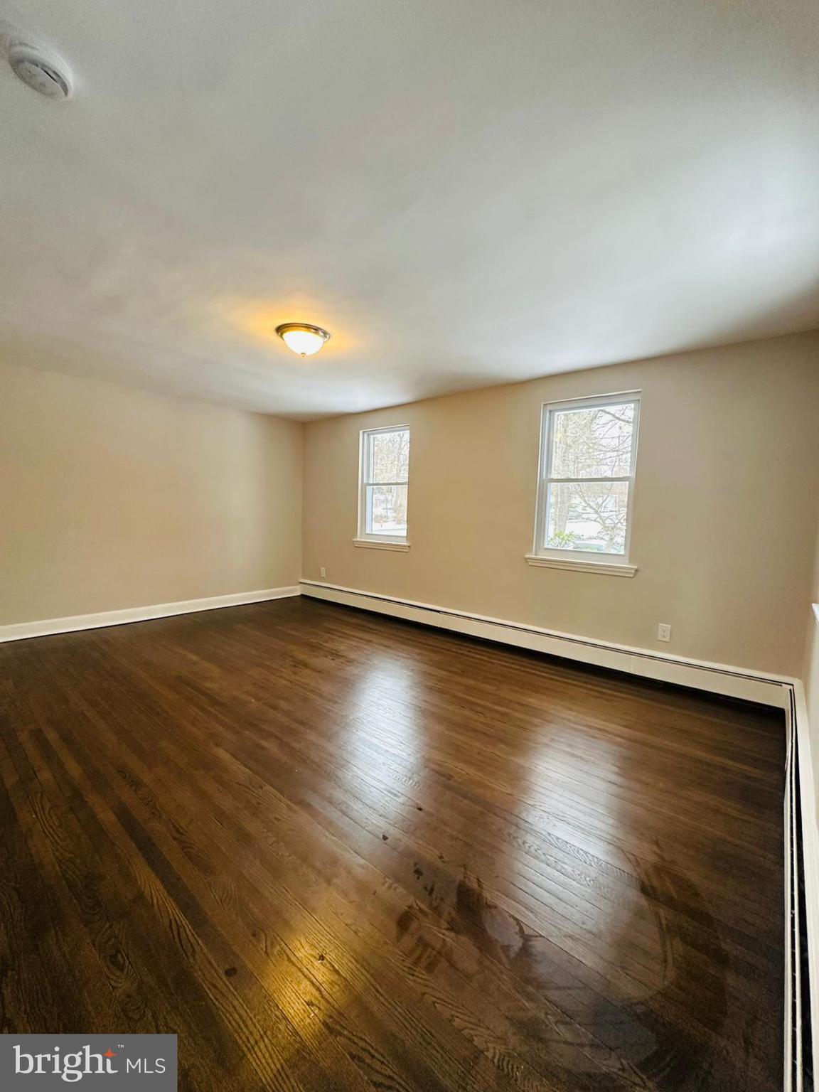 EAST FALLS - Residential Lease