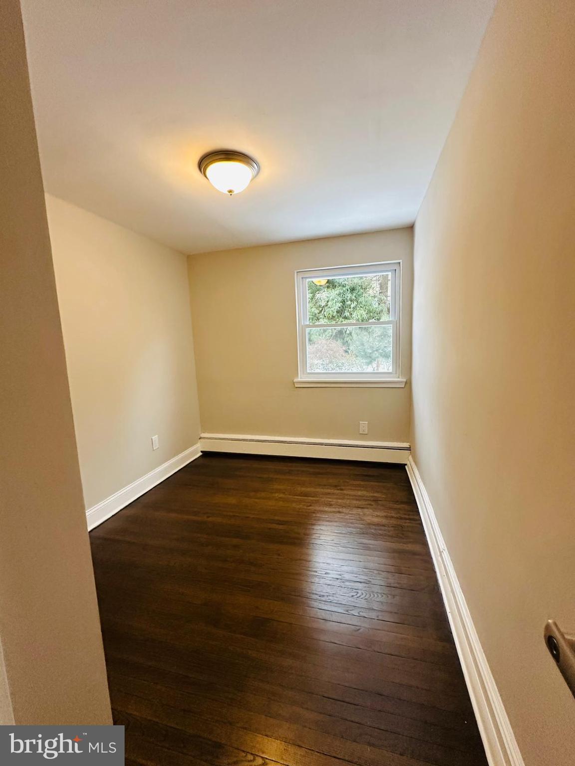 EAST FALLS - Residential Lease