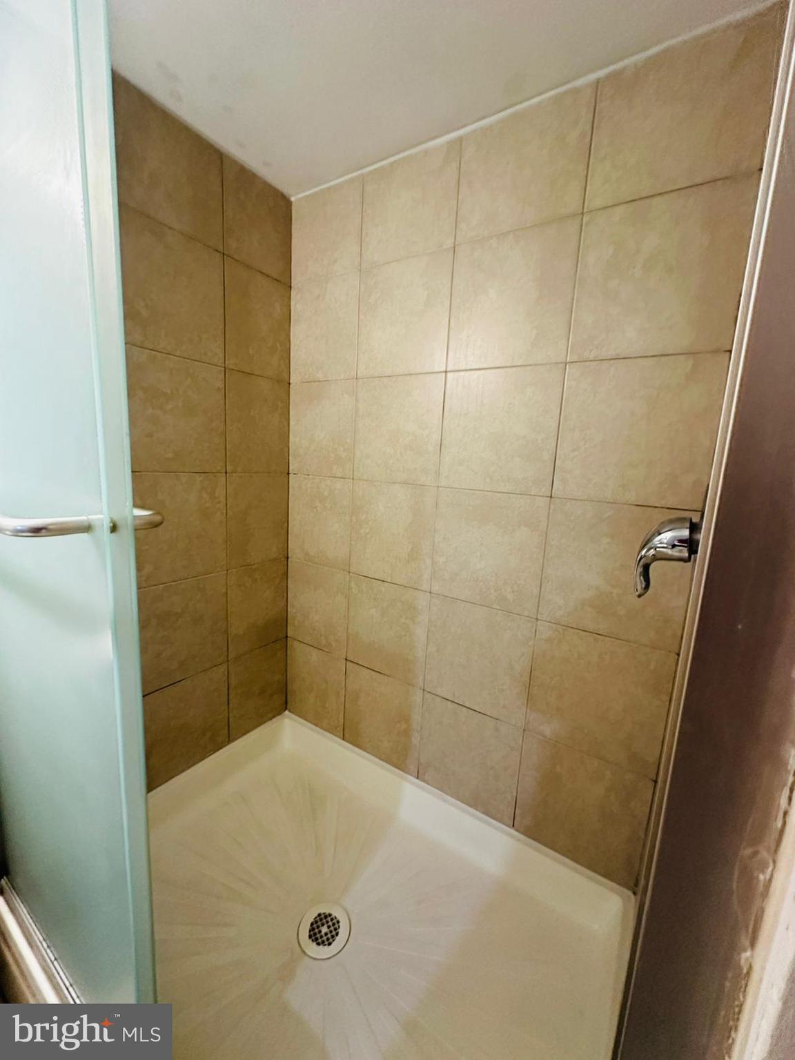 EAST FALLS - Residential Lease