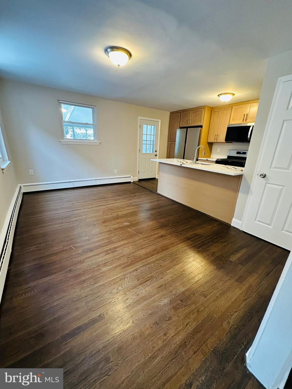 EAST FALLS - Residential Lease