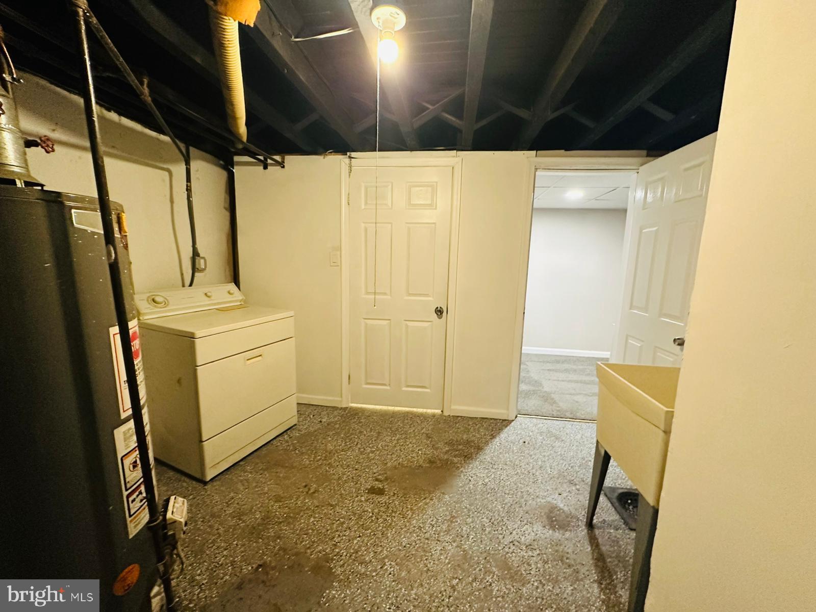 EAST FALLS - Residential Lease