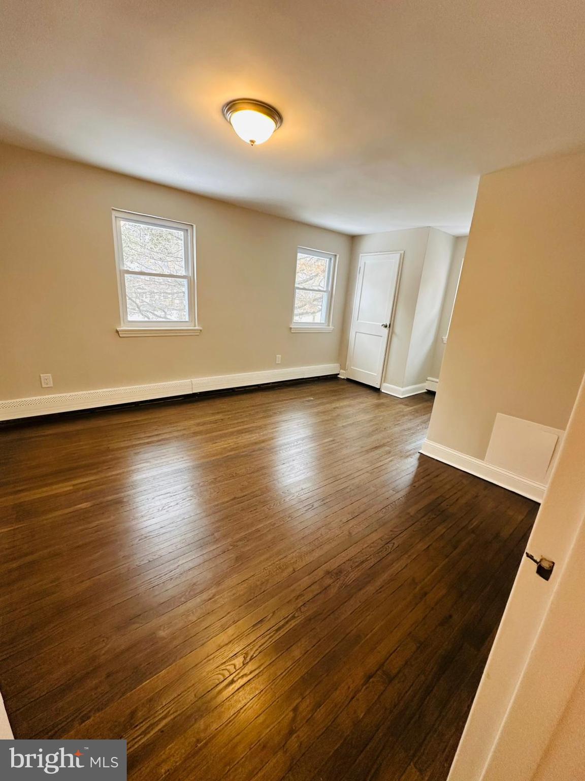 EAST FALLS - Residential Lease