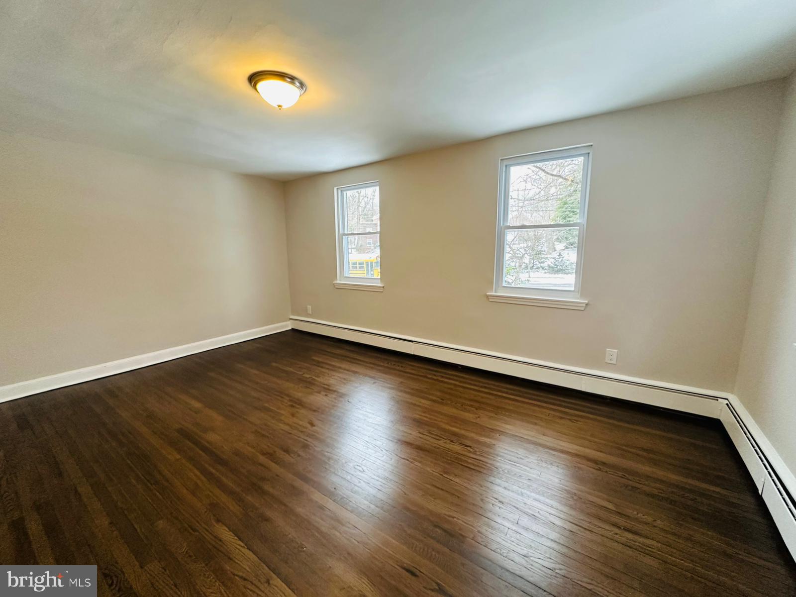 EAST FALLS - Residential Lease