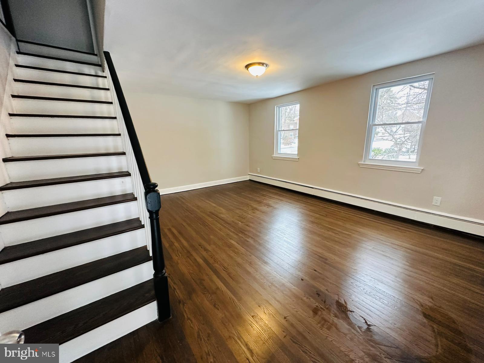 EAST FALLS - Residential Lease