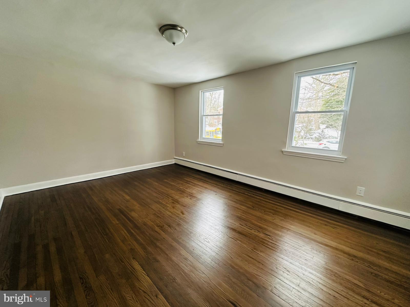 EAST FALLS - Residential Lease