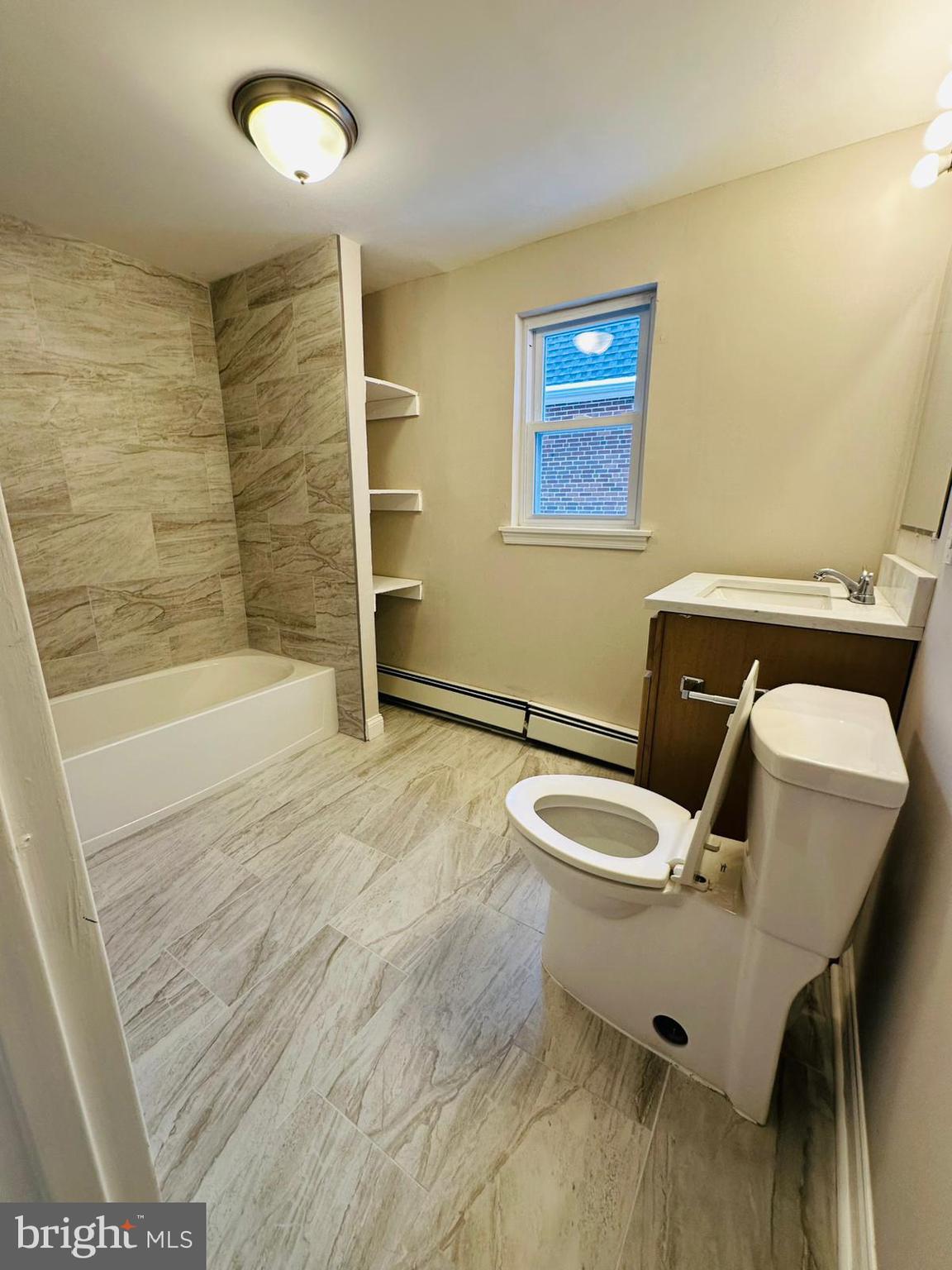 EAST FALLS - Residential Lease