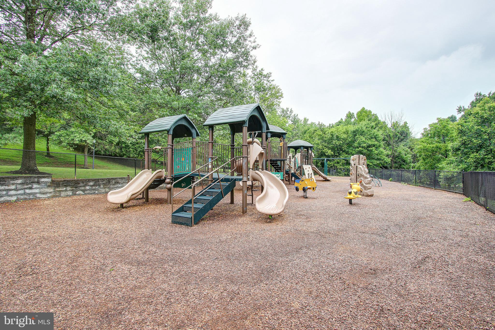 VISTAS AT WASHINGTONIAN WOODS - Residential