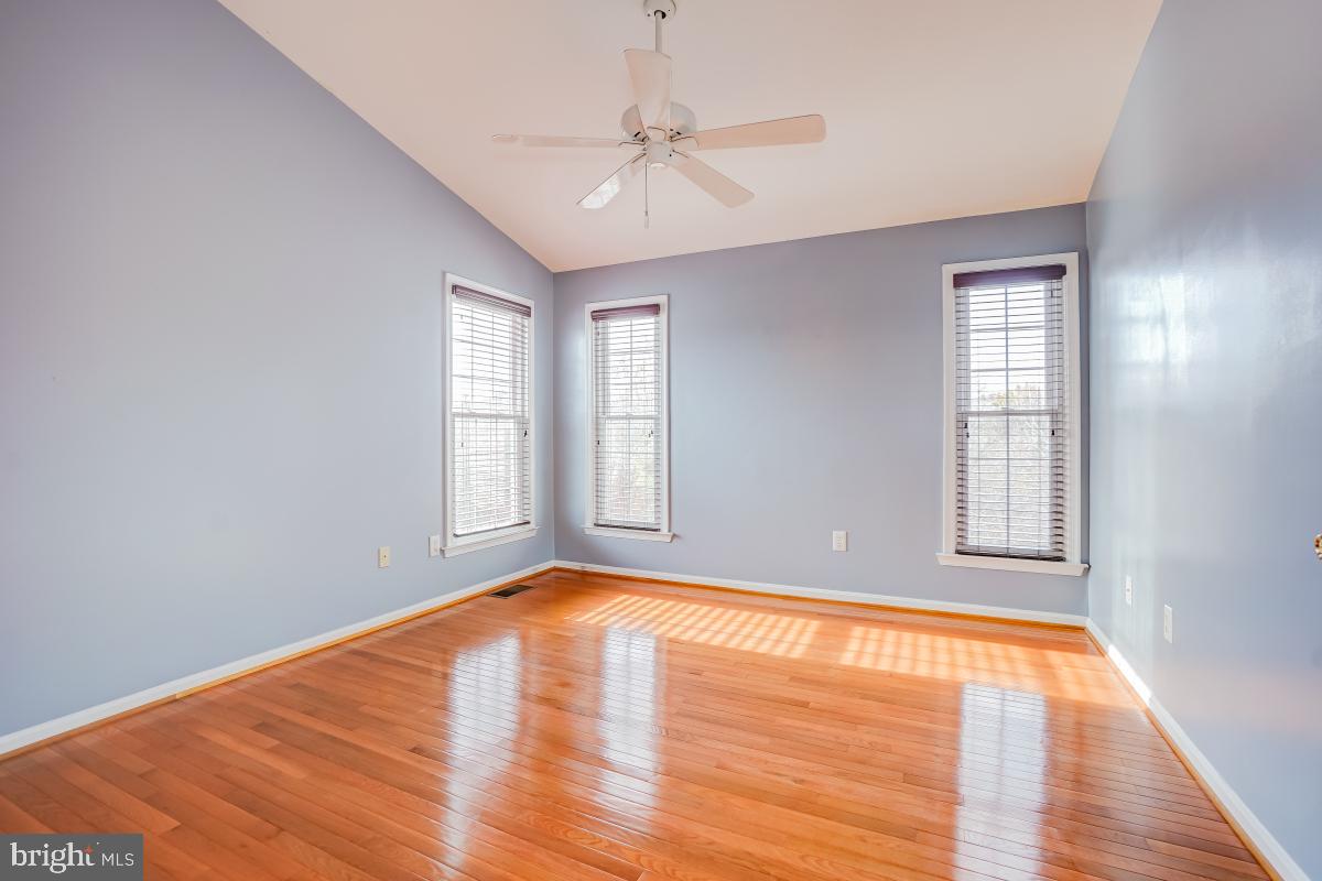 VISTAS AT WASHINGTONIAN WOODS - Residential