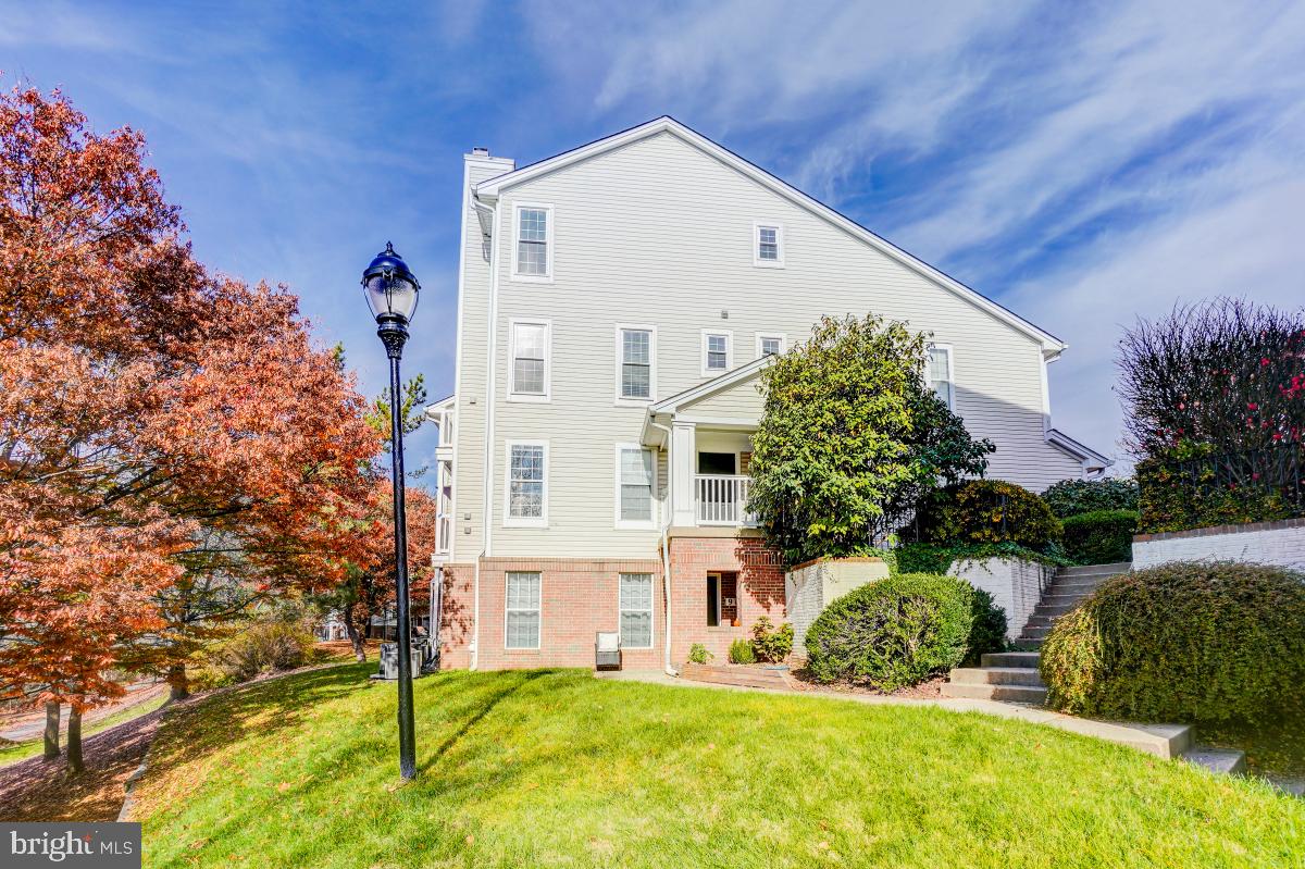 VISTAS AT WASHINGTONIAN WOODS - Residential