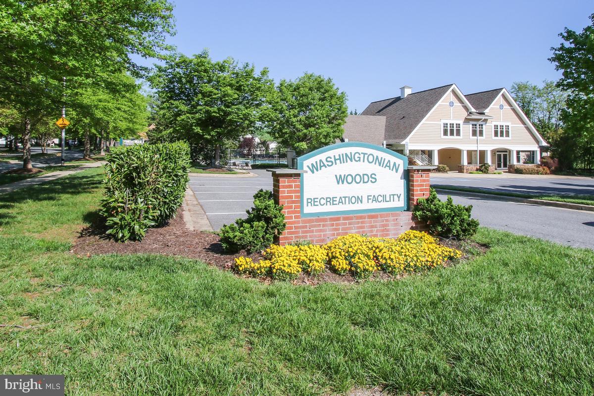 VISTAS AT WASHINGTONIAN WOODS - Residential