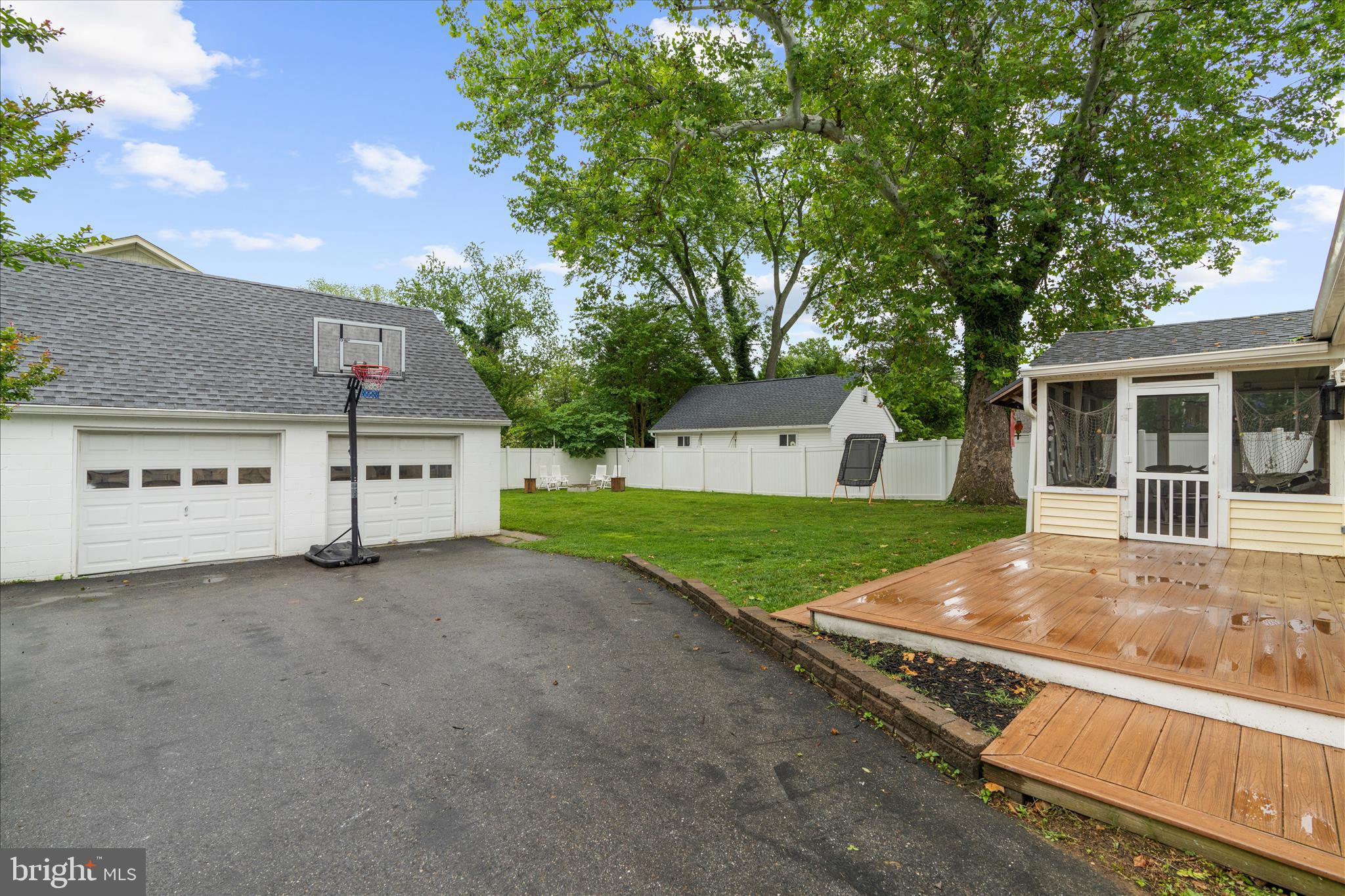 CHESTNUT HILL - Residential