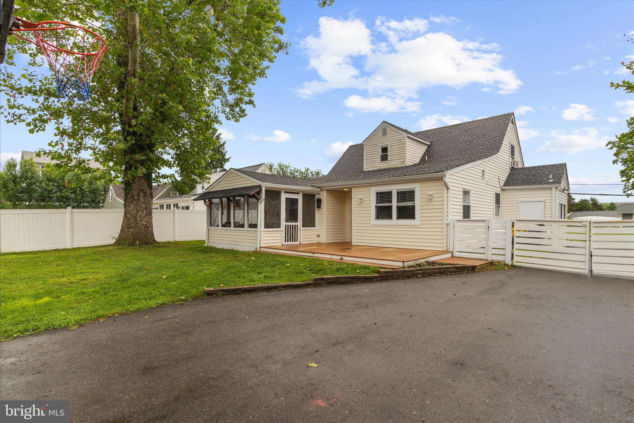 CHESTNUT HILL - Residential