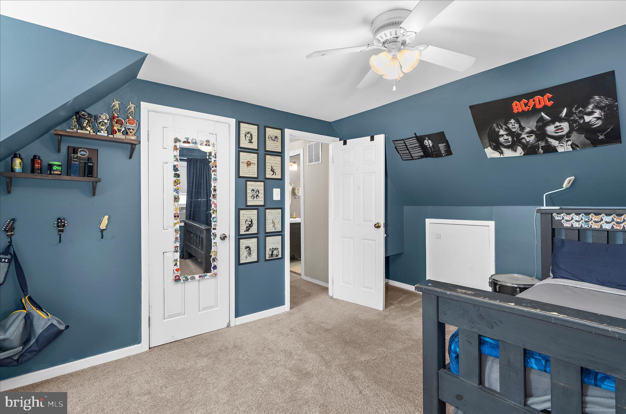 CHESTNUT HILL - Residential