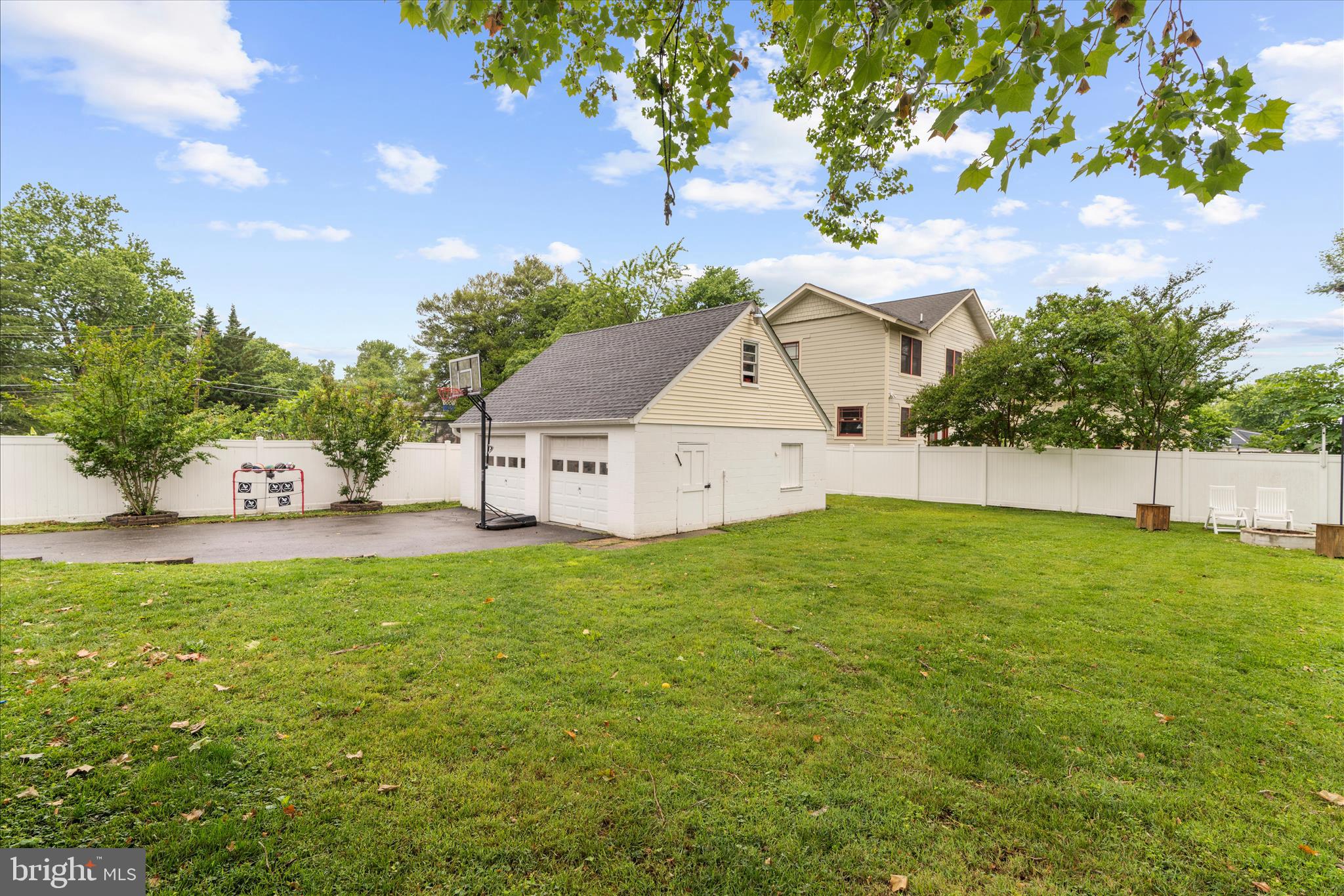 CHESTNUT HILL - Residential