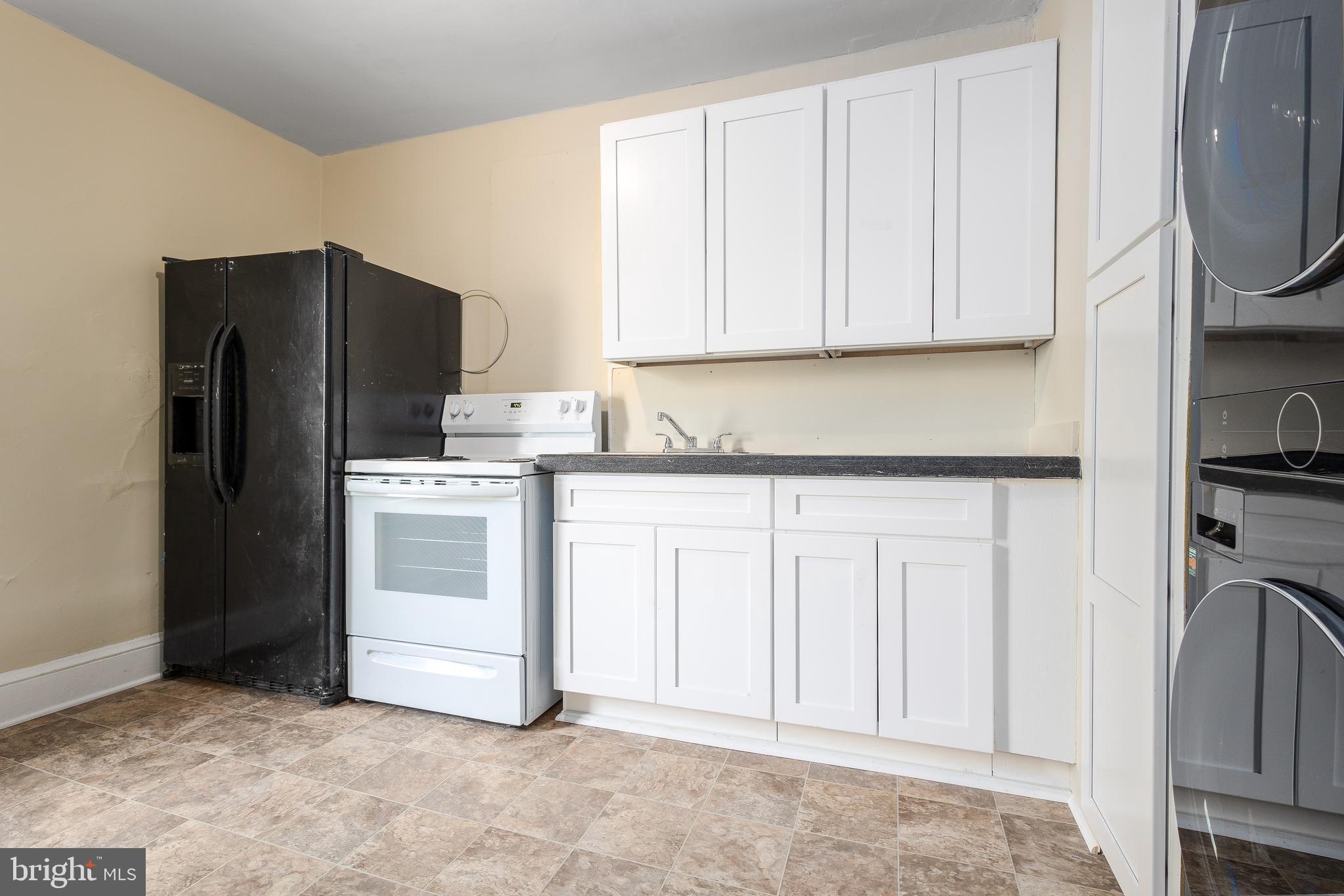 MARTINSBURG CORP - Residential Lease