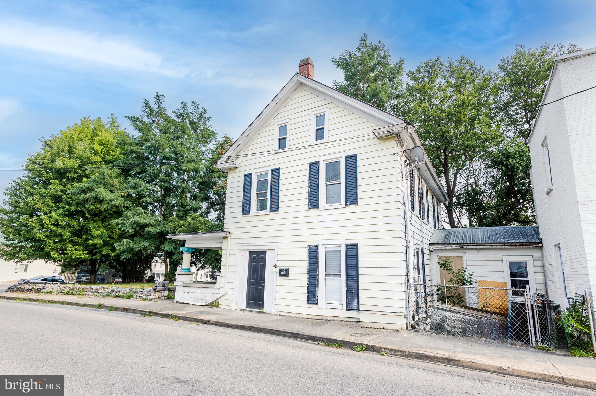 MARTINSBURG CORP - Residential Lease