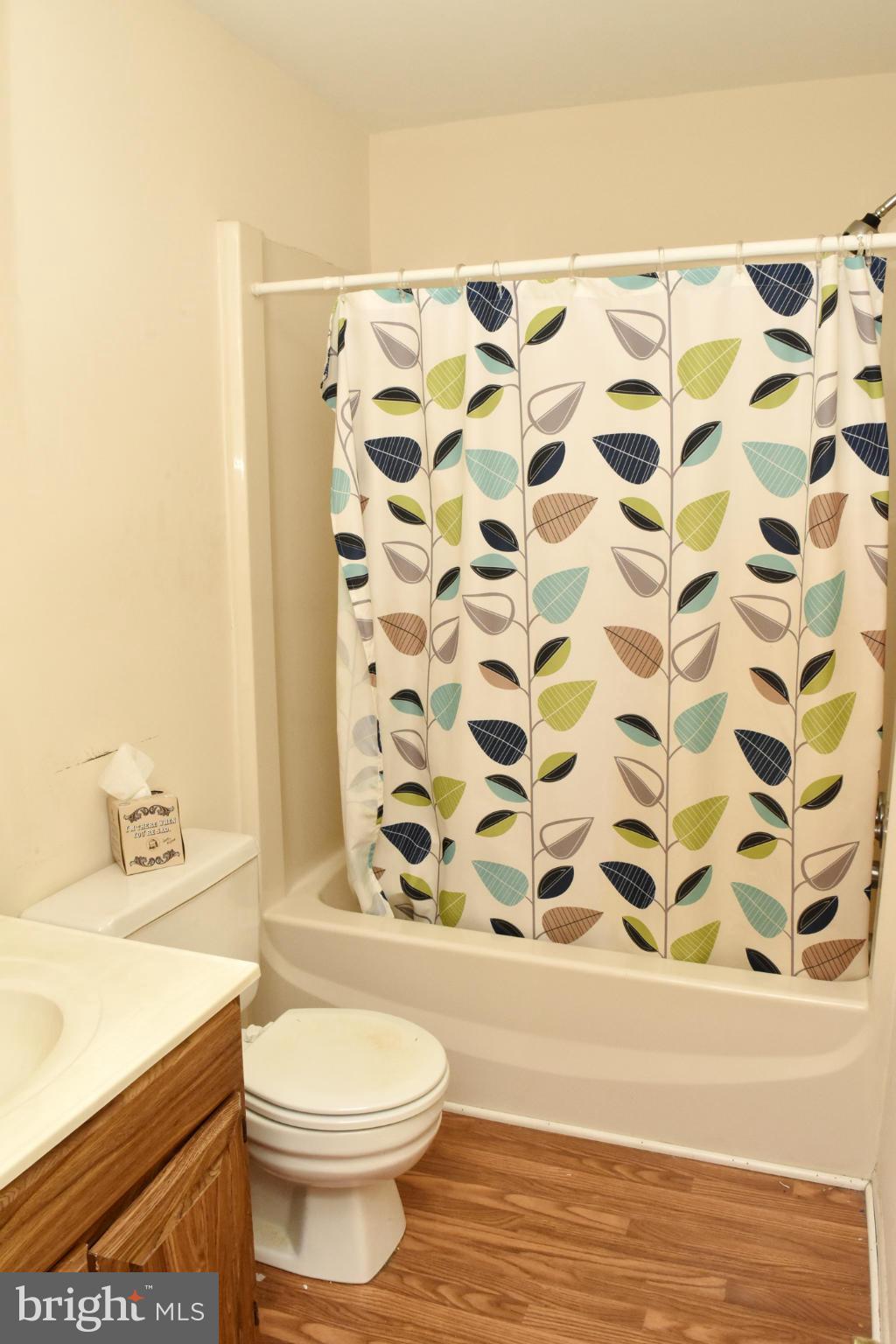 LAUREL OAKS CONDO - Residential