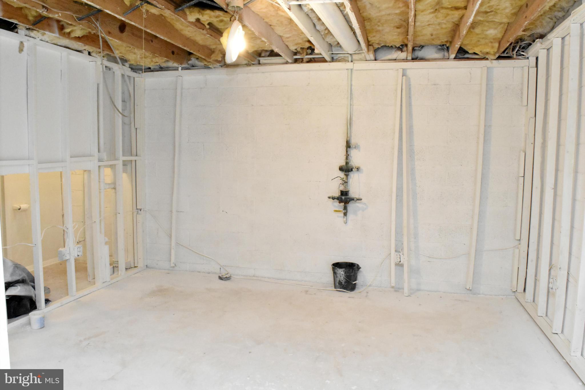 LAUREL OAKS CONDO - Residential