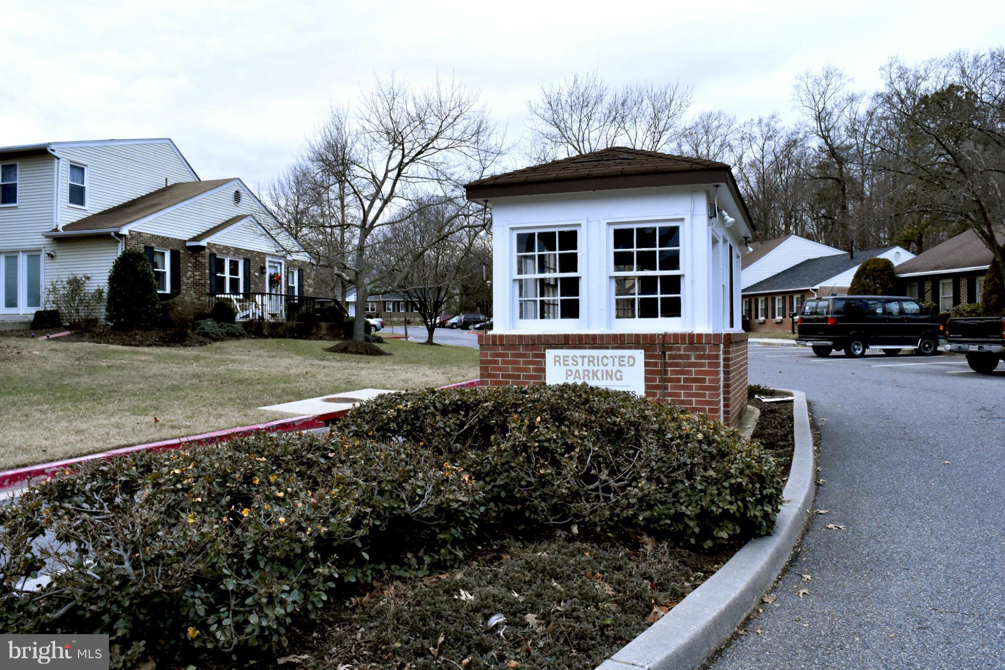 LAUREL OAKS CONDO - Residential