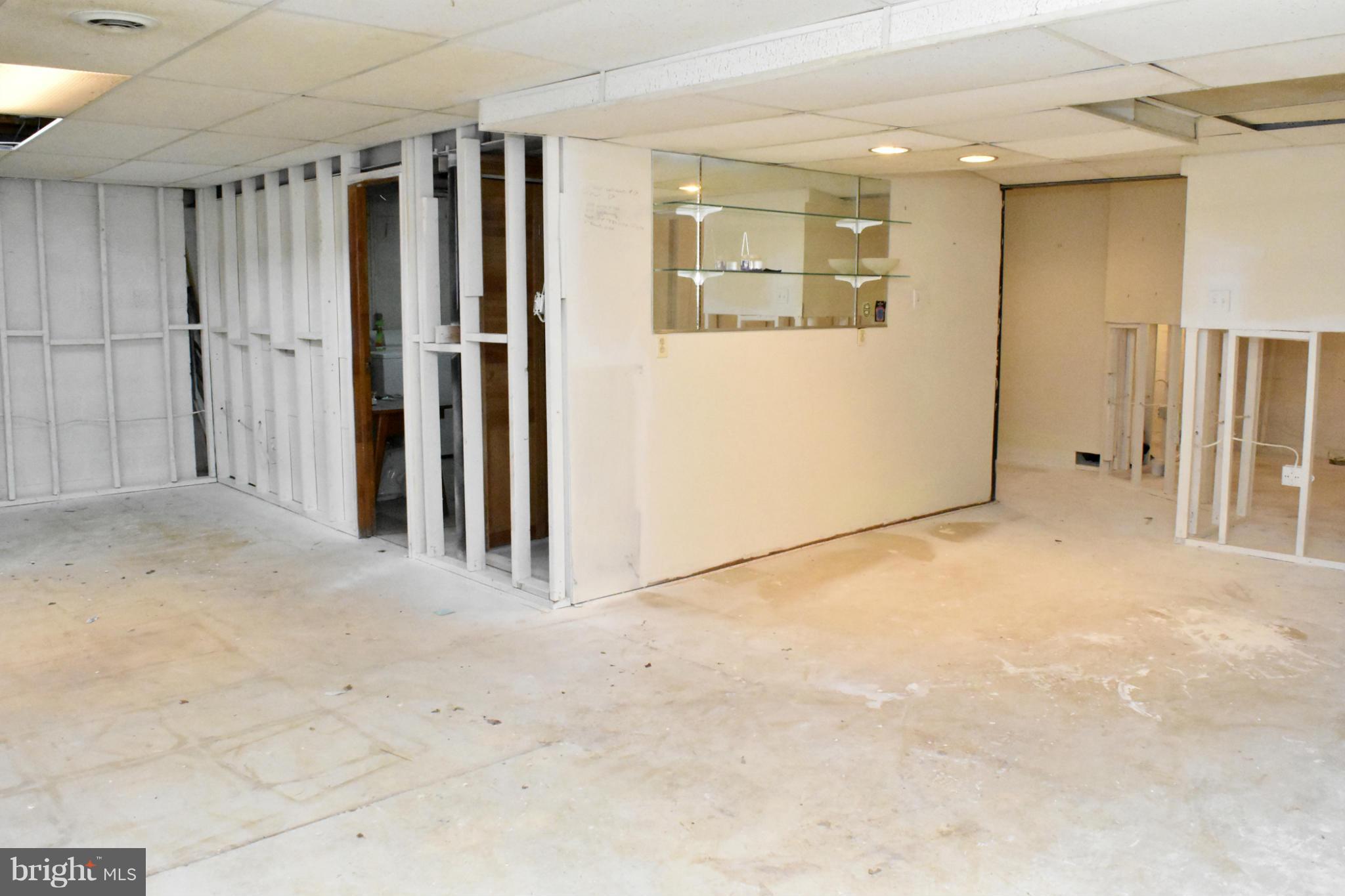 LAUREL OAKS CONDO - Residential