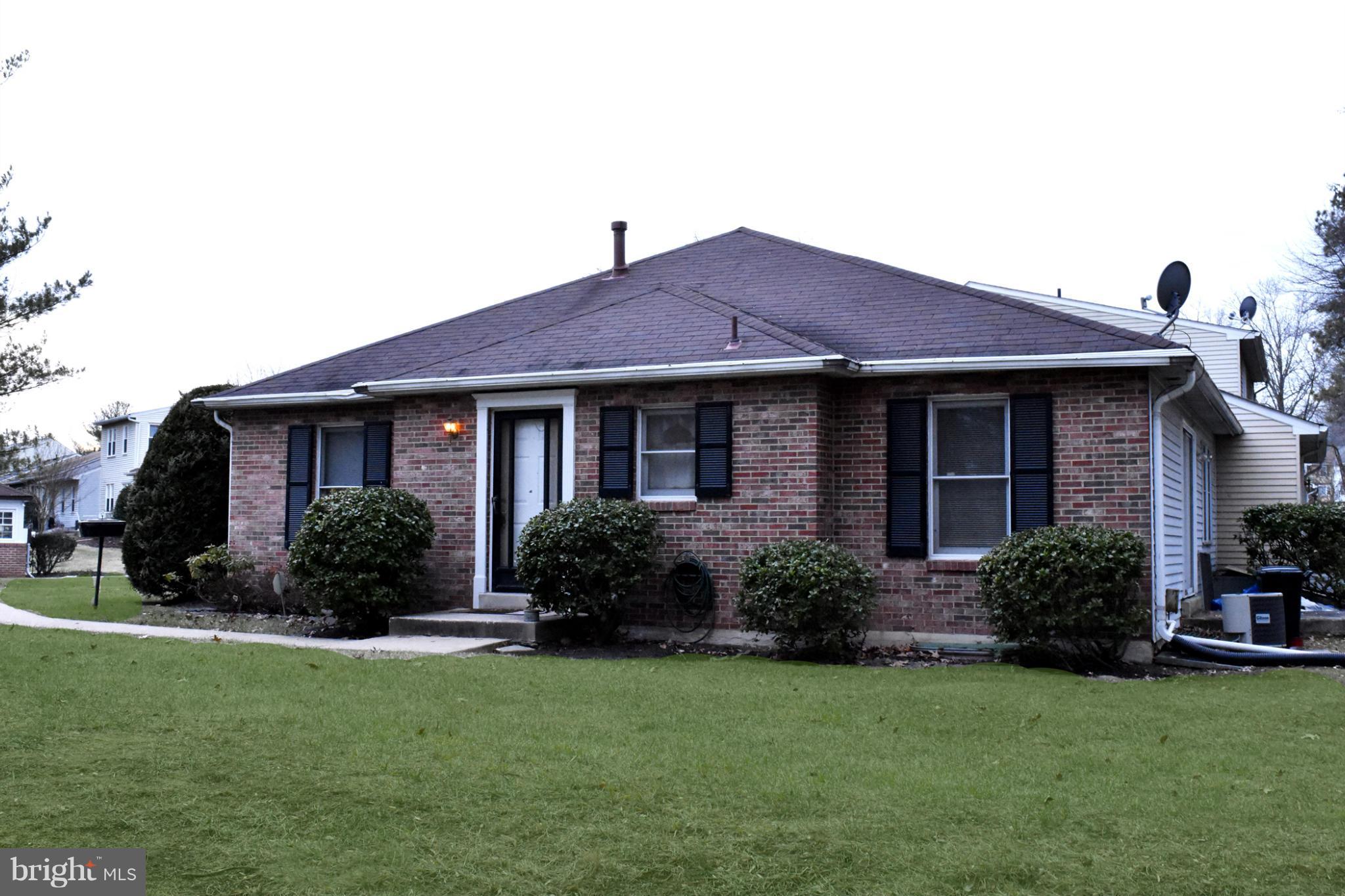 LAUREL OAKS CONDO - Residential