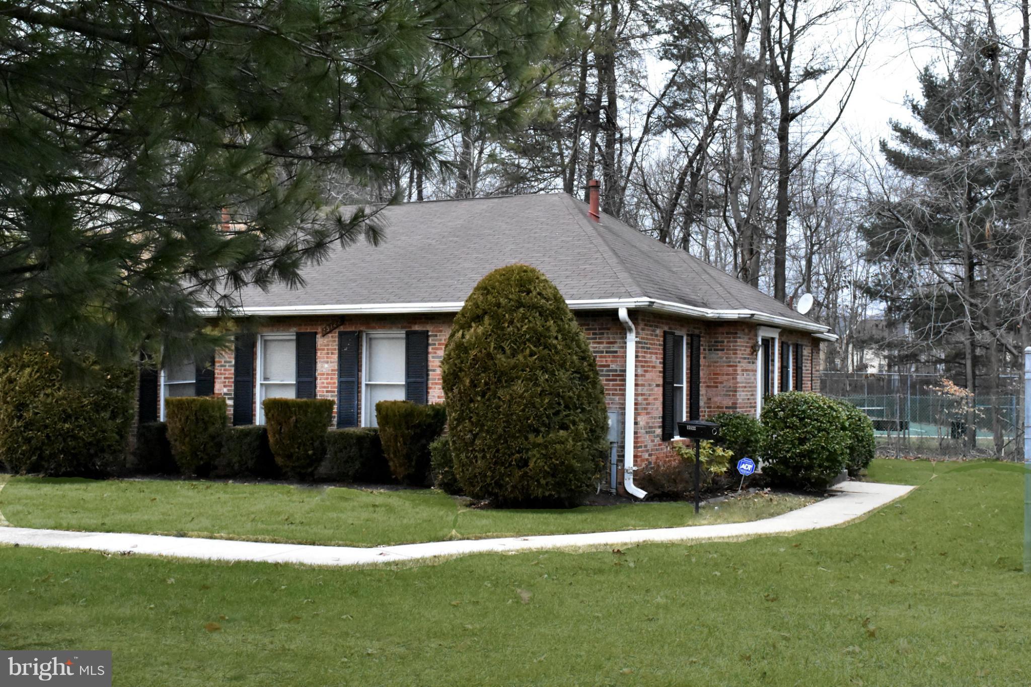 LAUREL OAKS CONDO - Residential