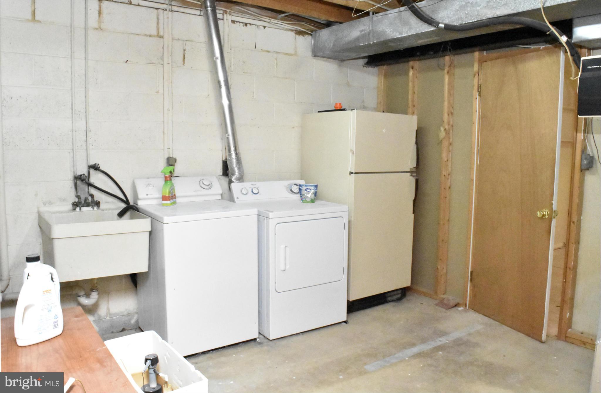 LAUREL OAKS CONDO - Residential