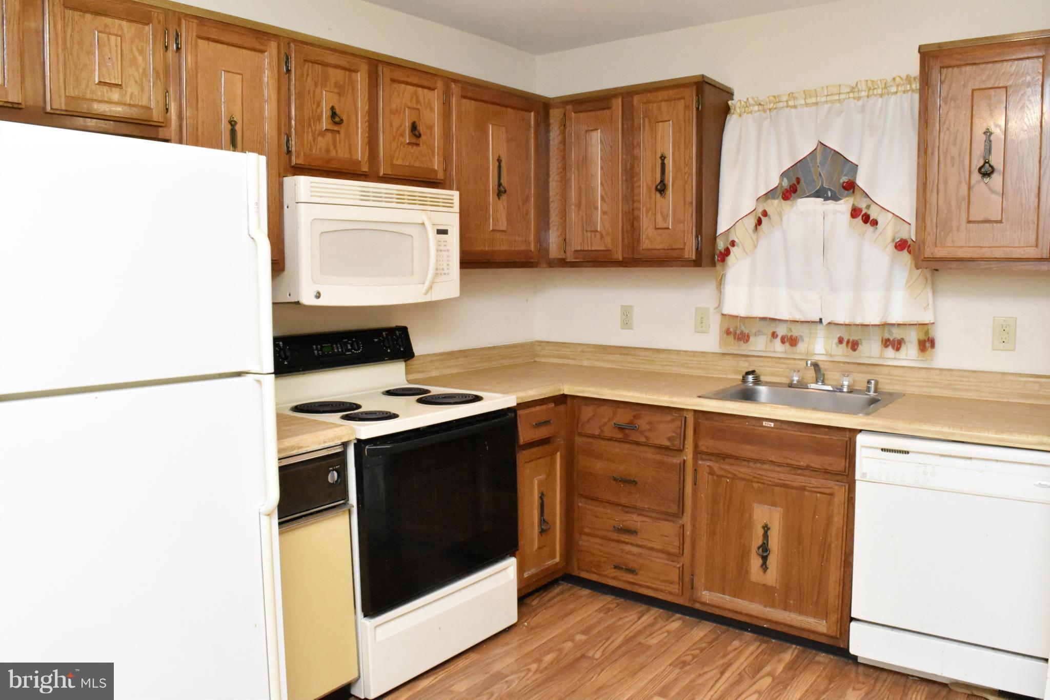 LAUREL OAKS CONDO - Residential