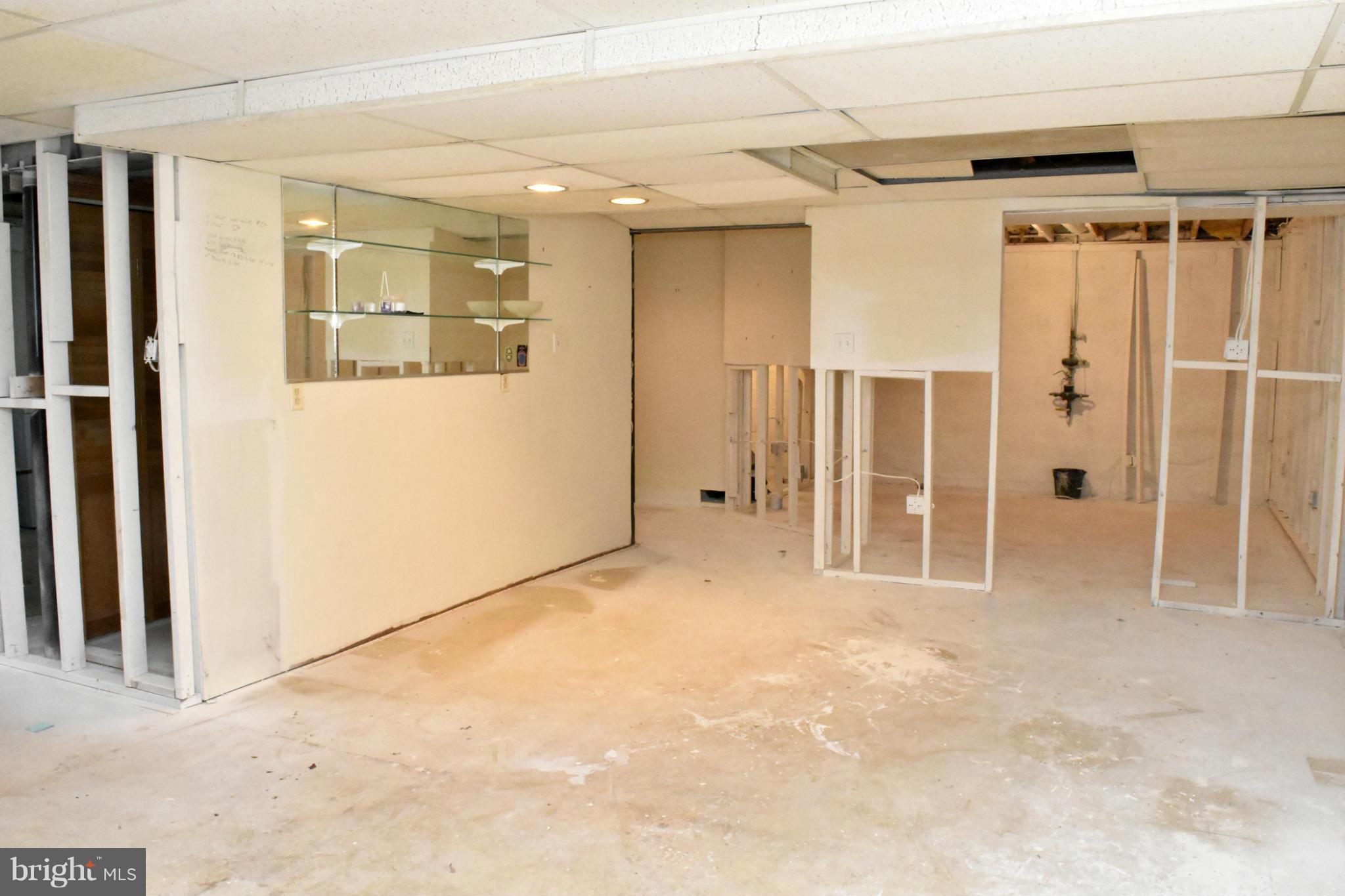 LAUREL OAKS CONDO - Residential