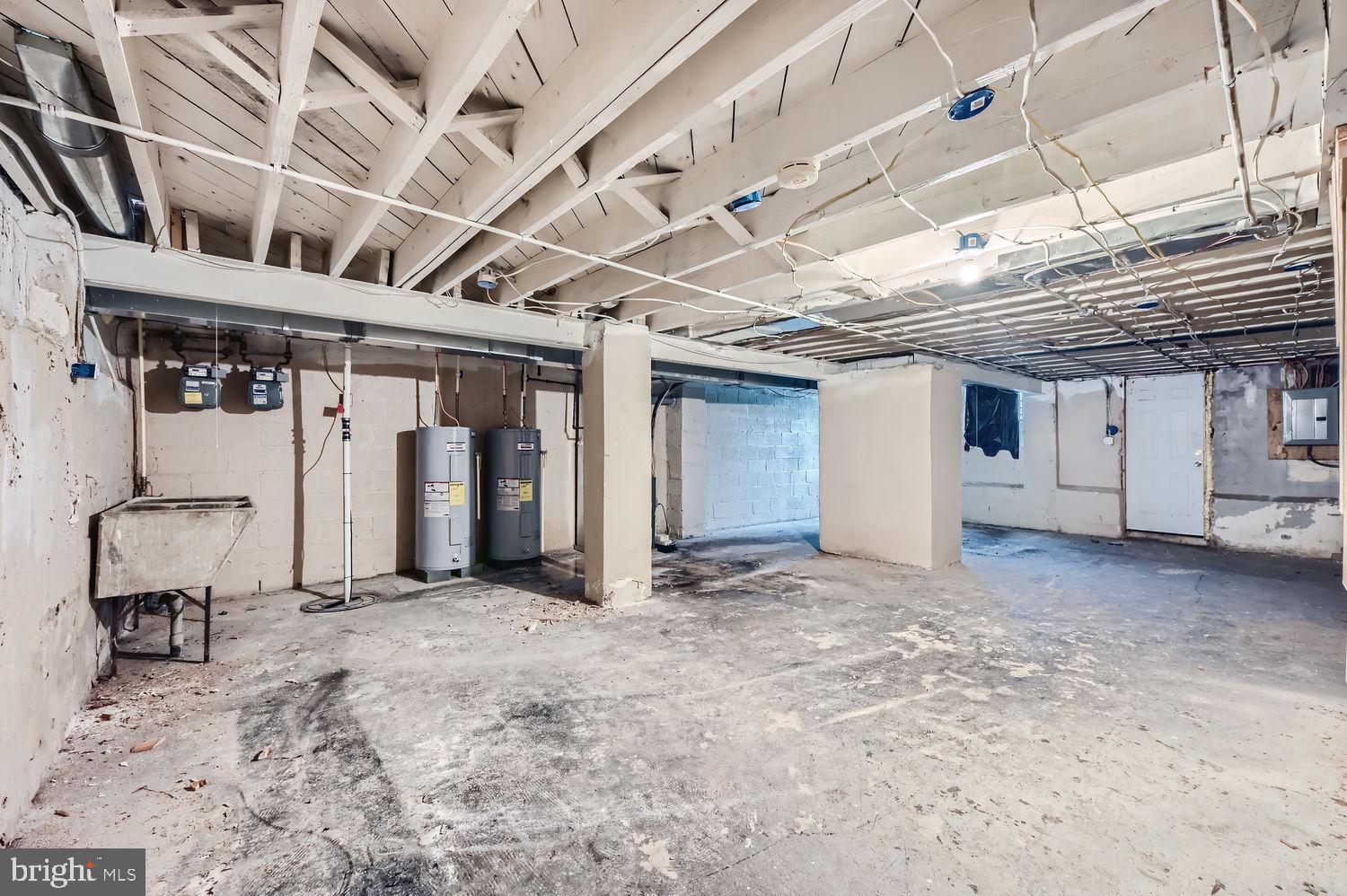 EAST ARLINGTON - Residential Income