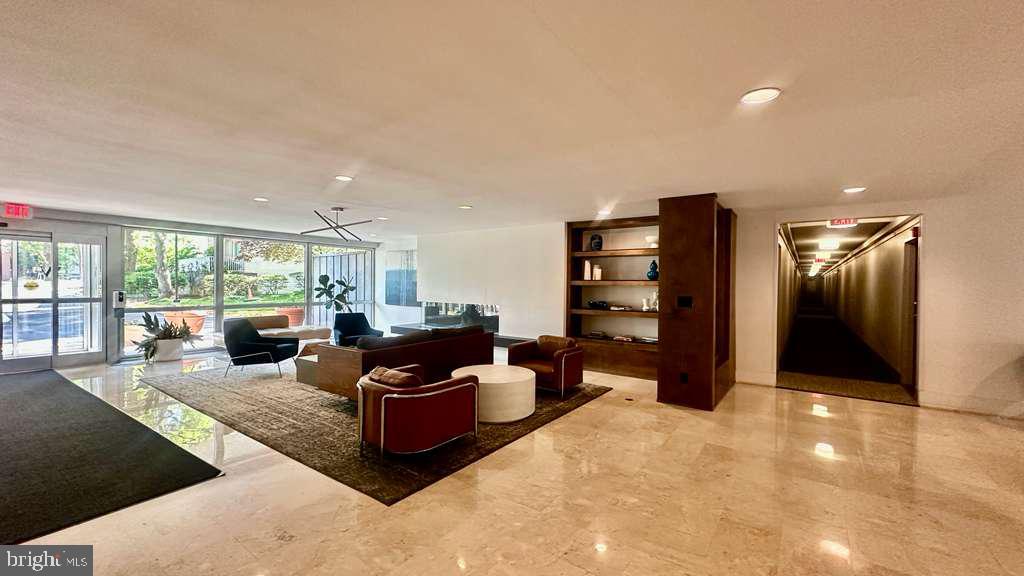 WHITEHALL - Residential